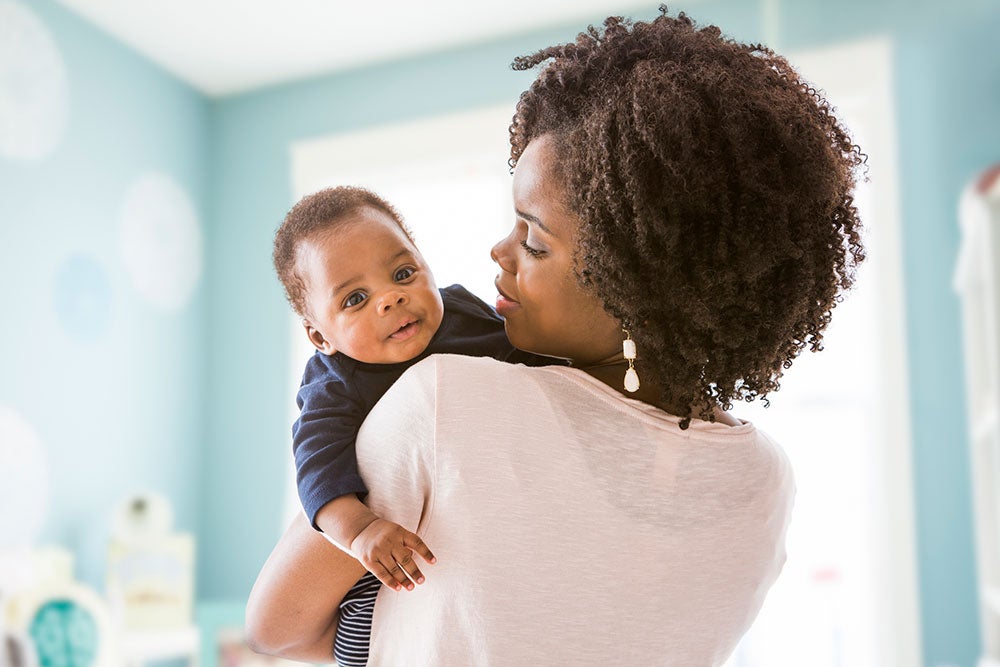 爸爸媽媽幫寶寶拍嗝