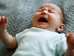 腸絞痛如何改善？簡單3法則判斷、5S妙招安撫腸絞痛