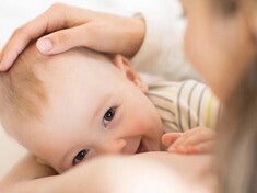 3大母乳營養成分解析，帶你了解母乳其實是「活的」
